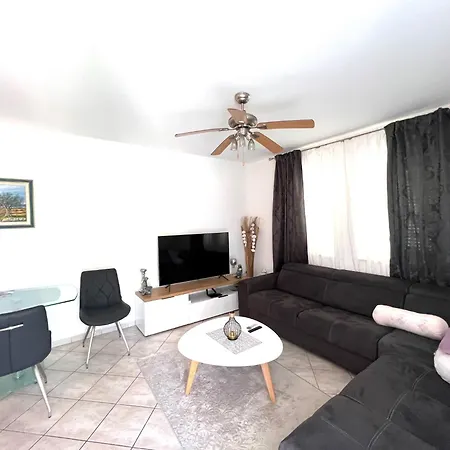 Misiraca Apartment *